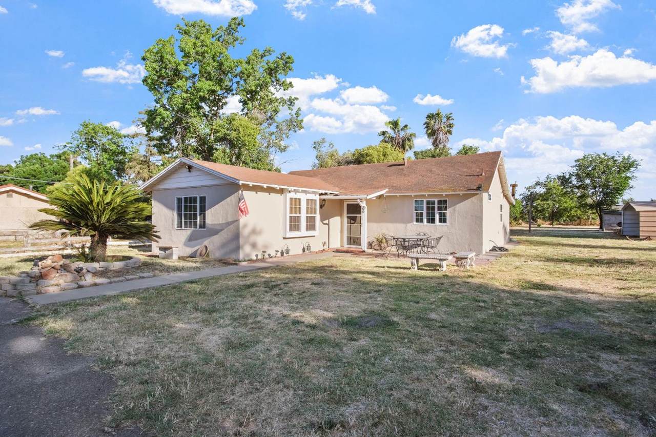 700 Montana Avenue - Photo 1