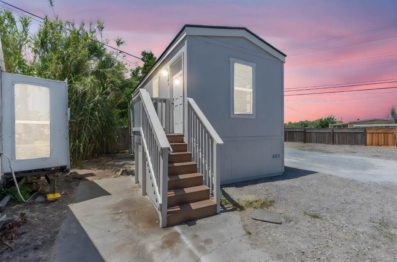 4610 Gateway Rd - Photo 1