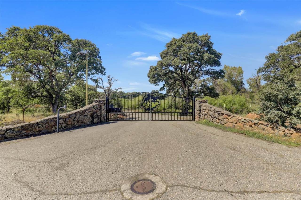 4326 Oak Creek Drive - Photo 1