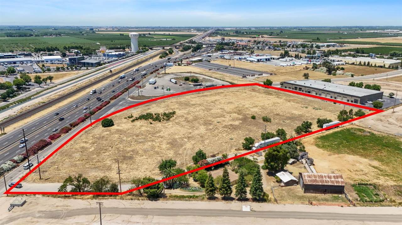 960 Goodwin Drive - Photo 1