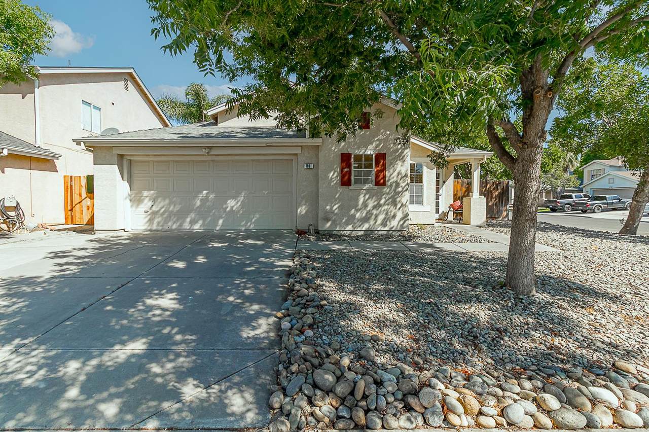 1011 Sparrow Hawk Lane - Photo 1
