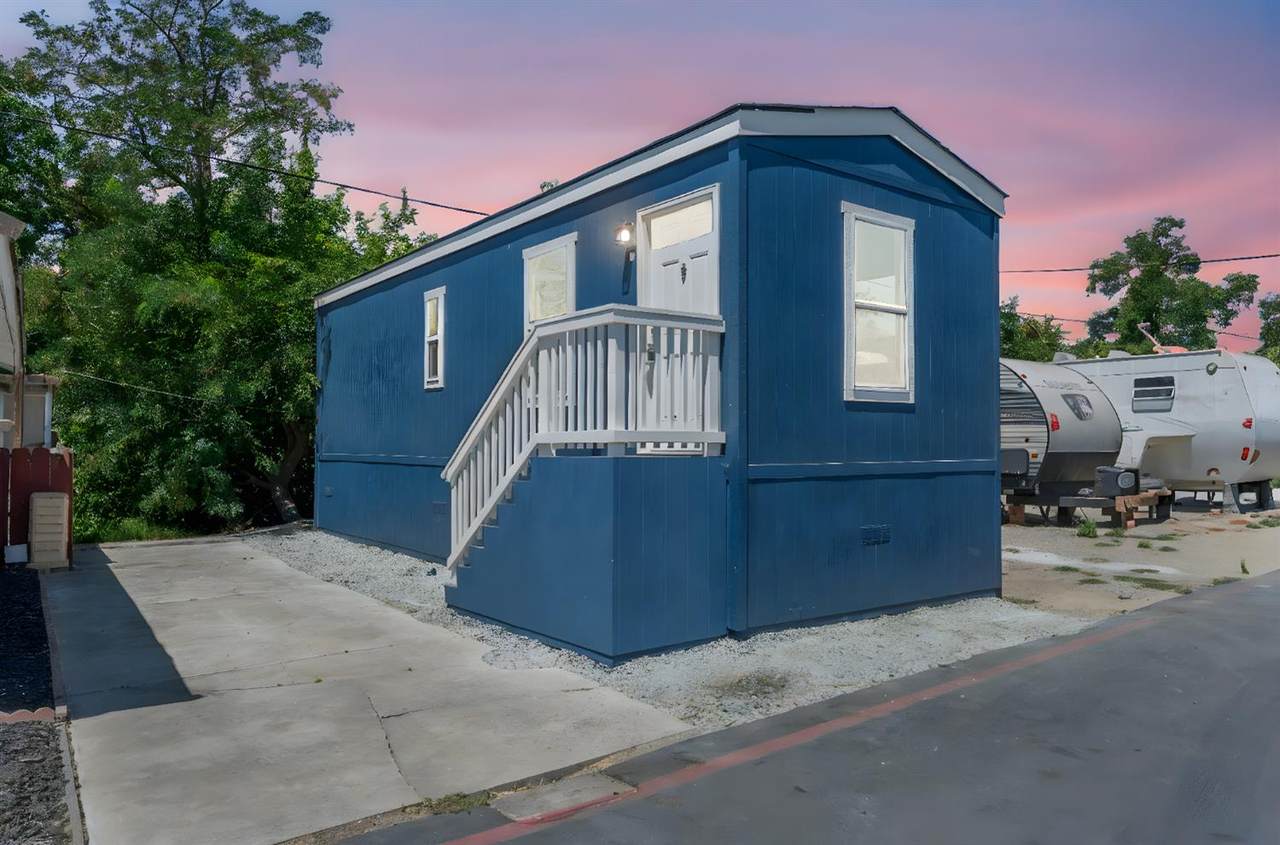 4610 Gateway Rd - Photo 1