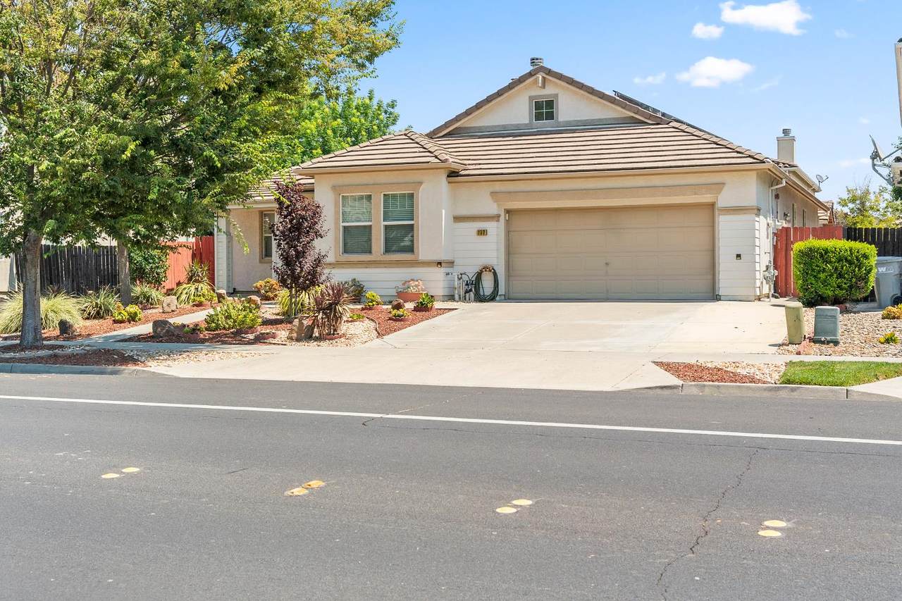 737 Farnham Avenue - Photo 1