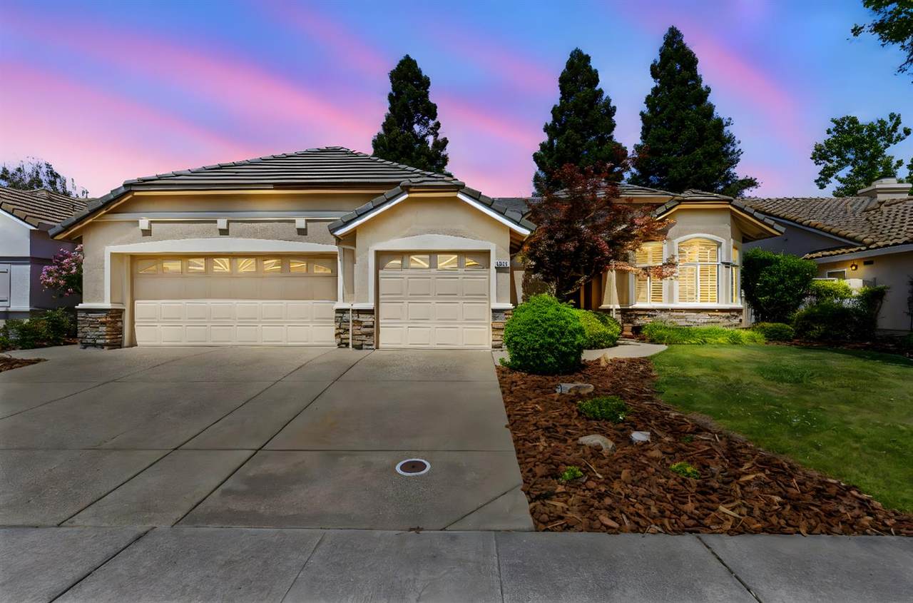 4032 Enchanted Circle - Photo 1