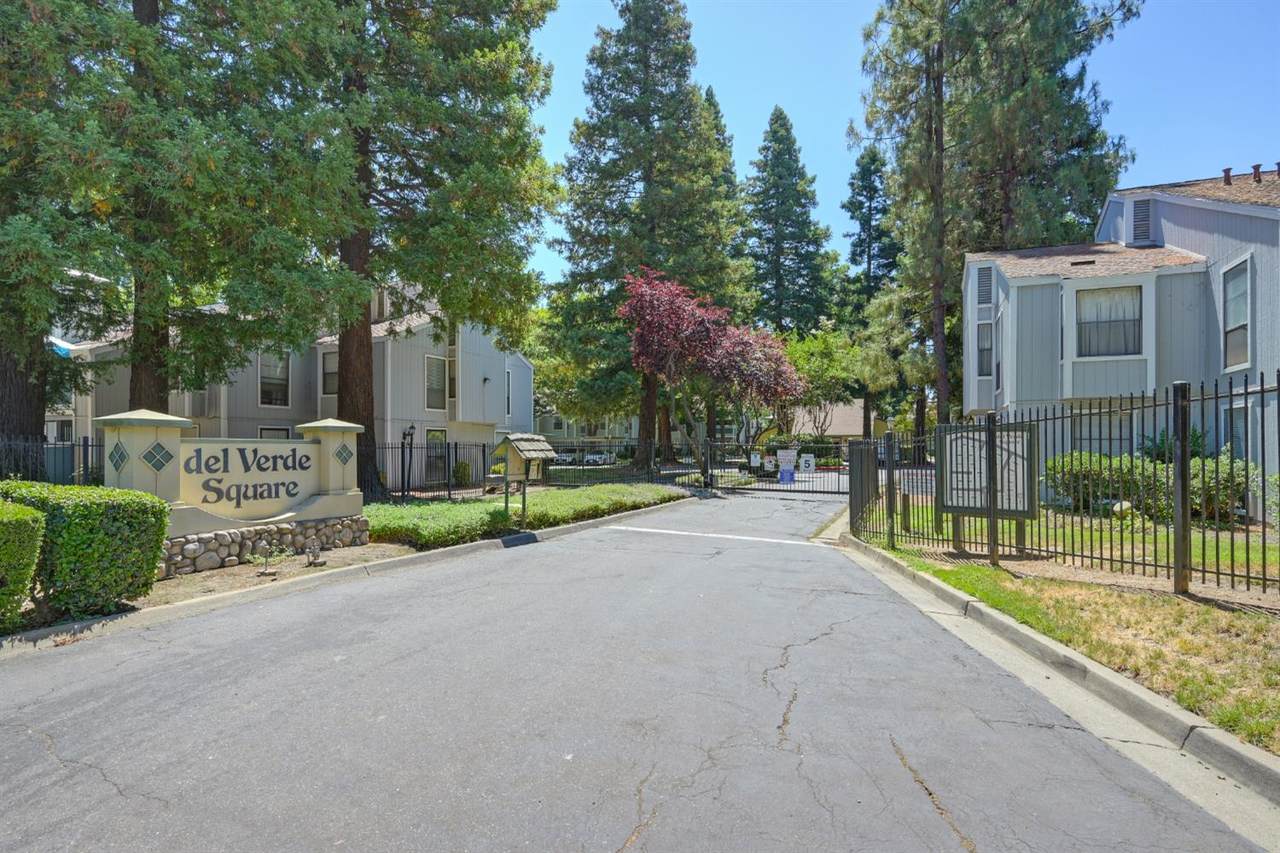 100 Del Verde Circle - Photo 1