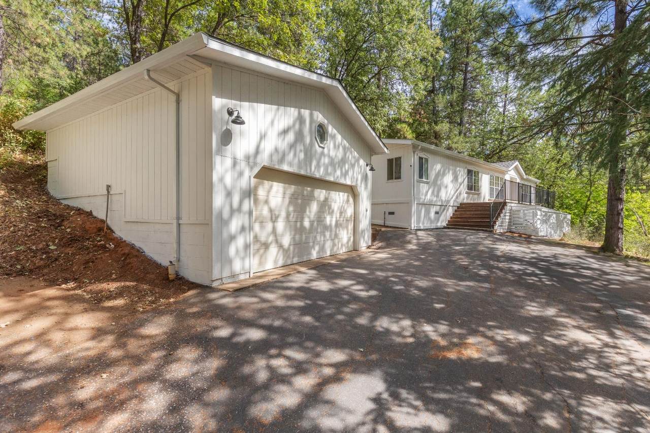 18506 Dunvegan Drive - Photo 1