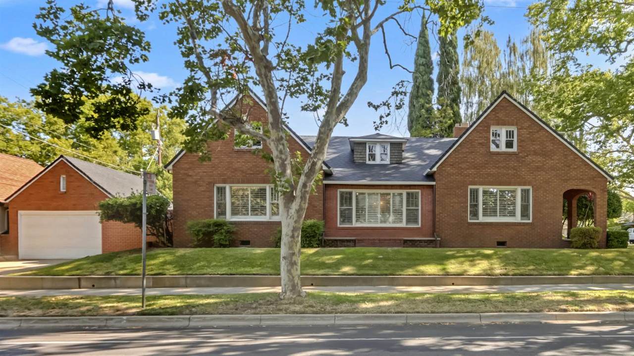 944 45th Street - Photo 1