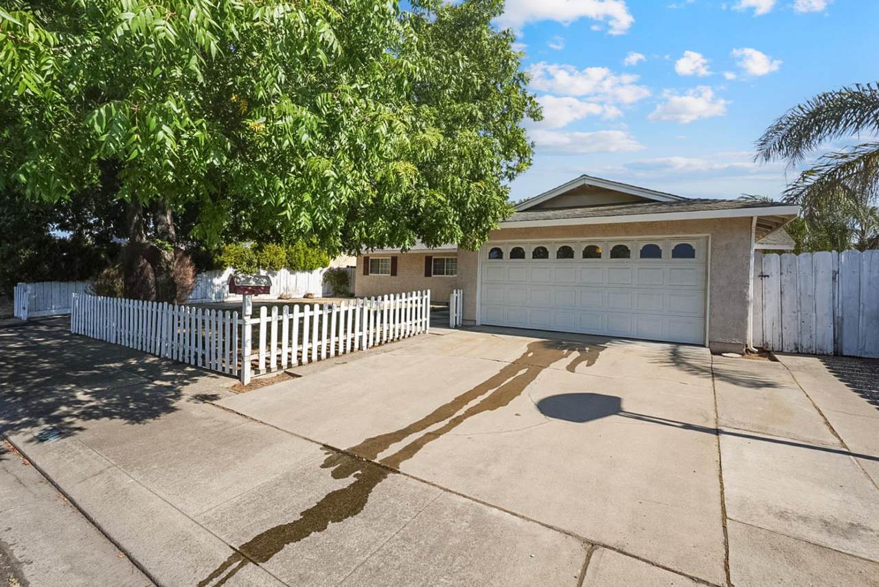 2404 Edmunds Avenue - Photo 1