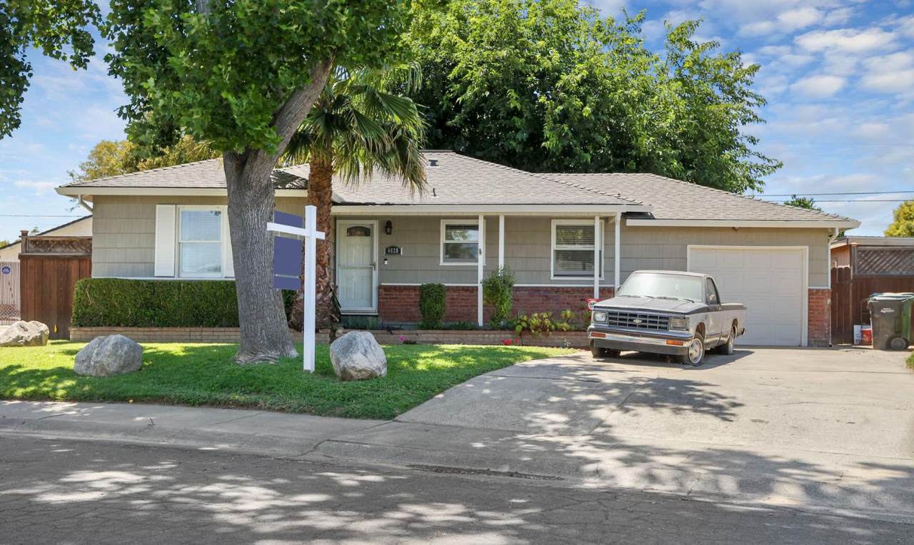 4628 38th Avenue - Photo 1