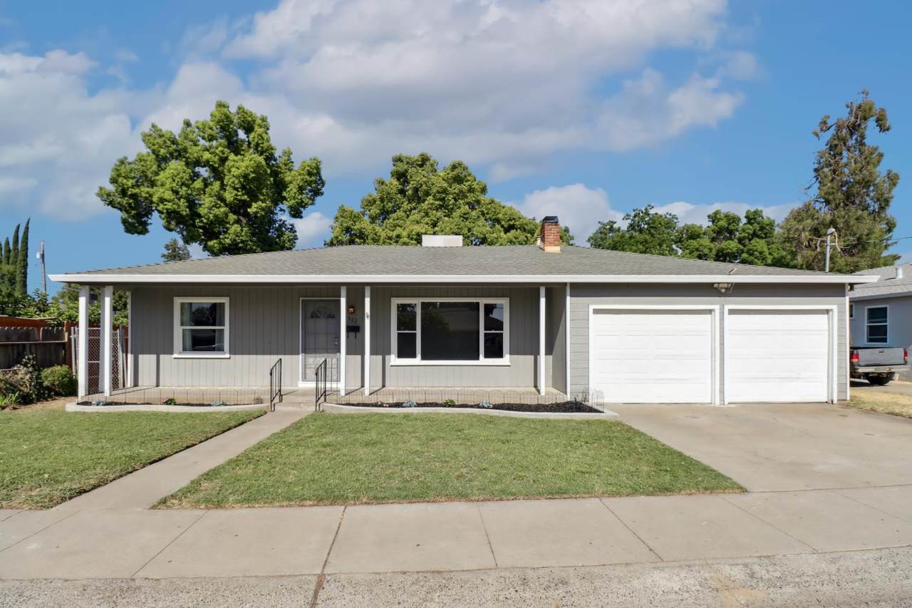 582 Hughes Avenue - Photo 1