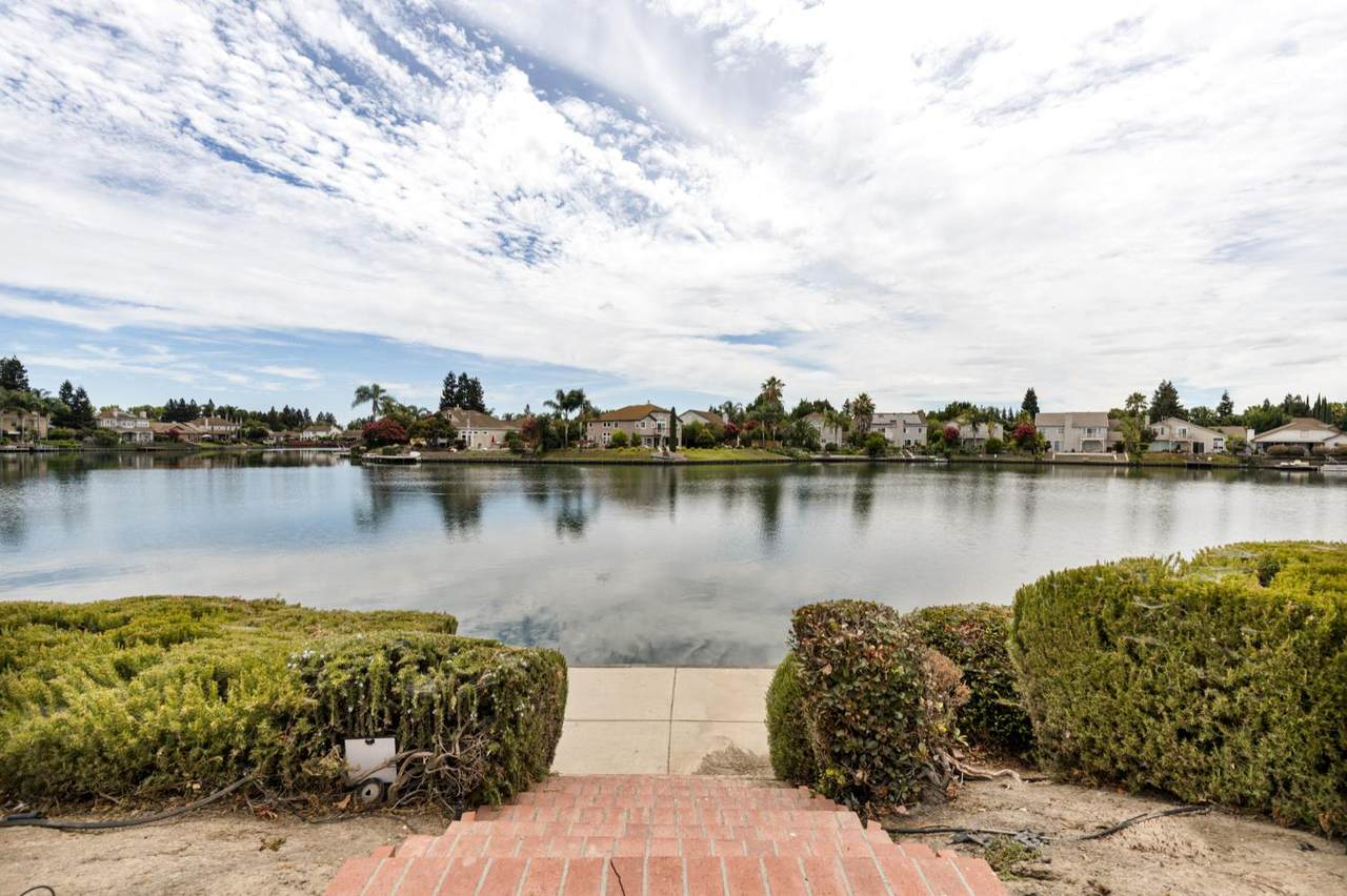 3940 Pine Lake Circle - Photo 1