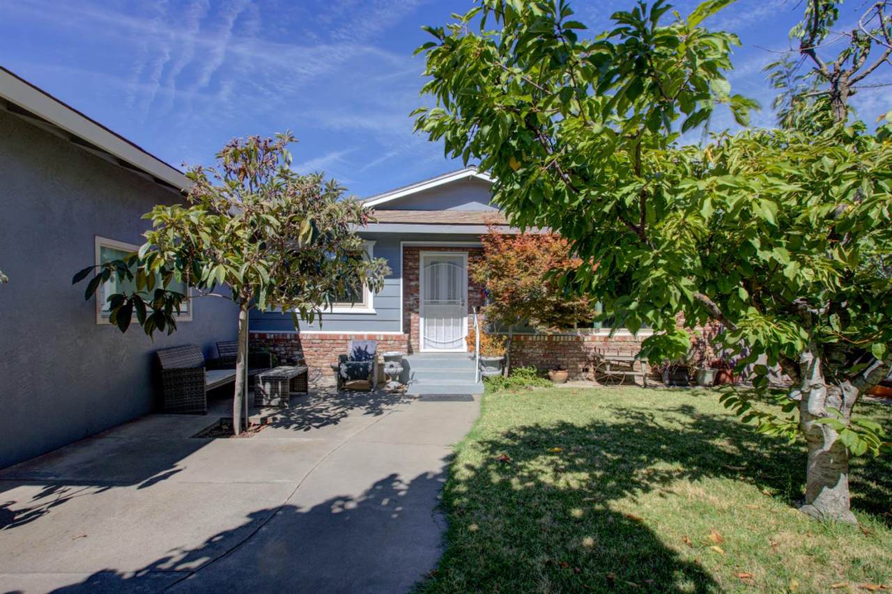 2105 Loyola Way - Photo 1