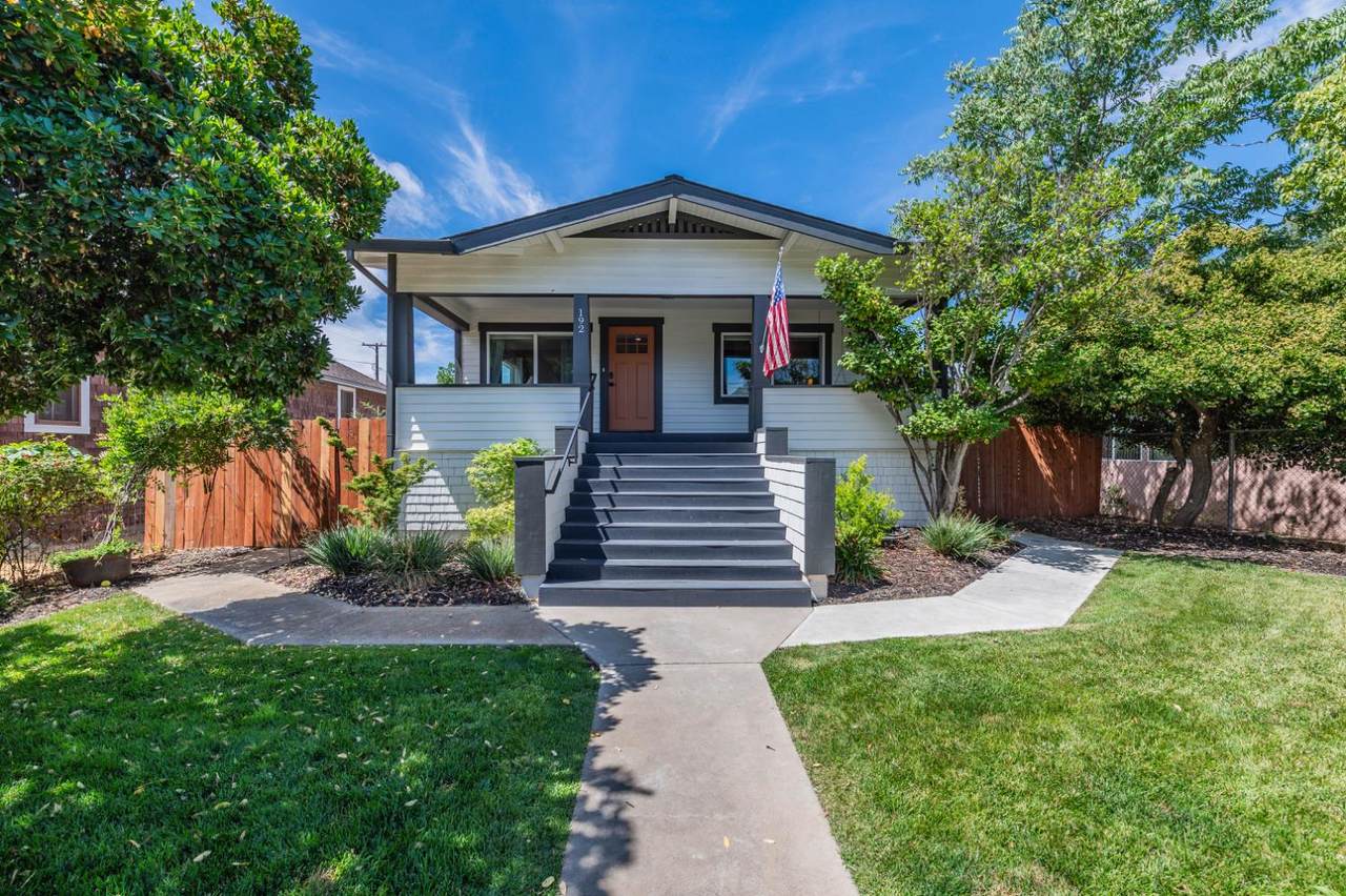 192 College Way - Photo 1