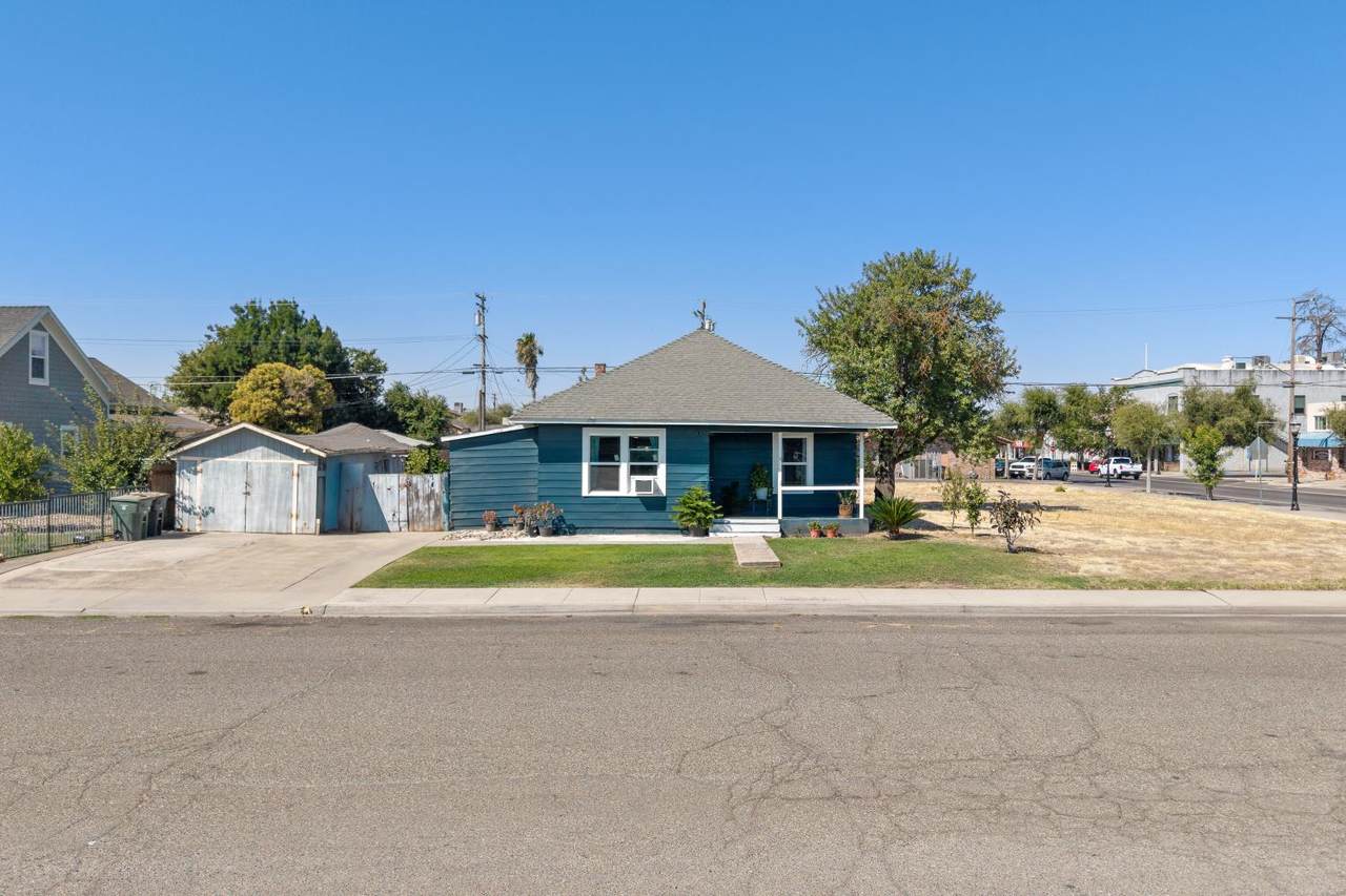 225 D Street - Photo 1