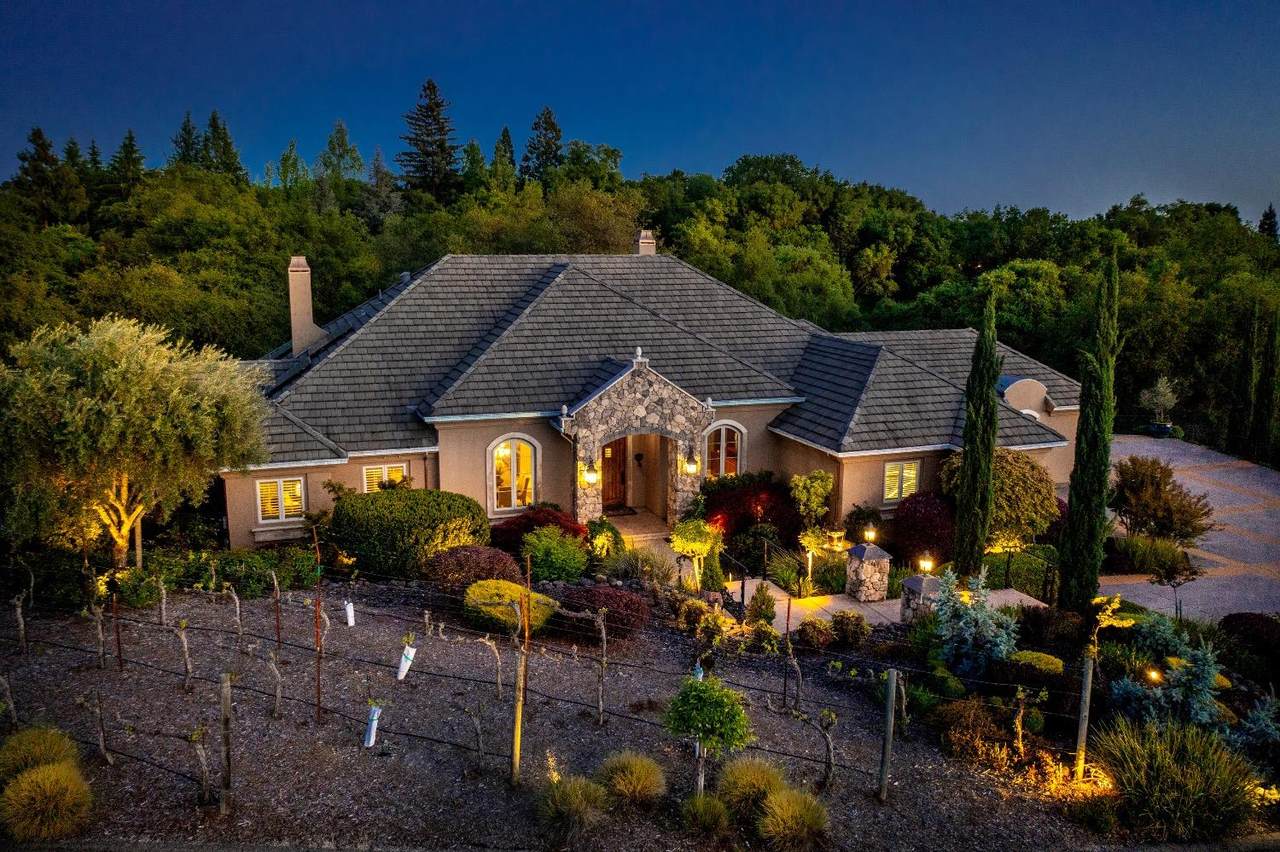 2620 Vineyard Drive - Photo 1