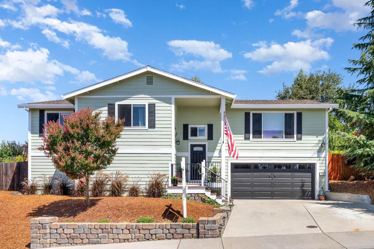 1130 Summer Ridge Court - Photo 1