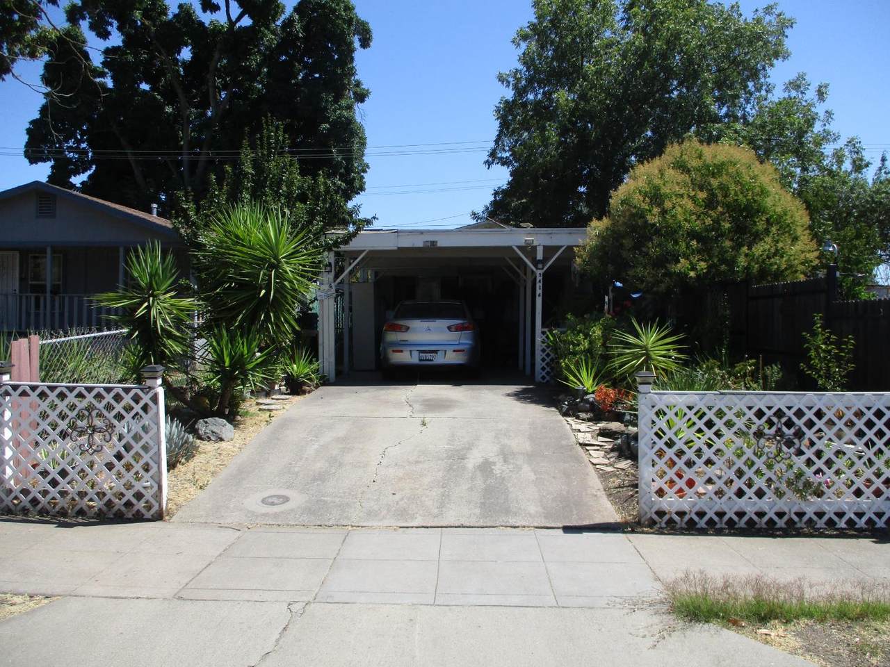 2416 Scotts Avenue - Photo 1