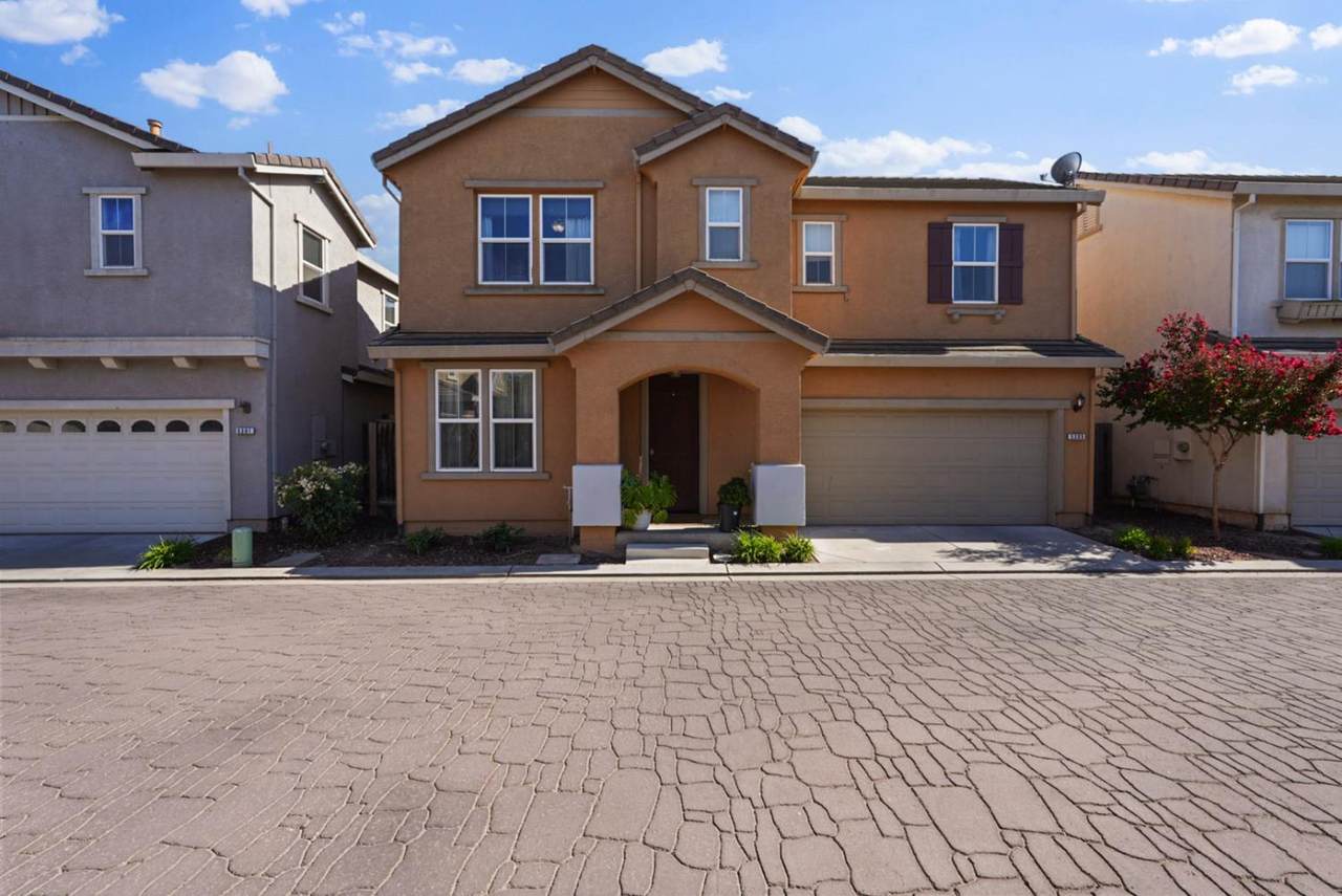 5305 Cottage Cove Drive - Photo 1