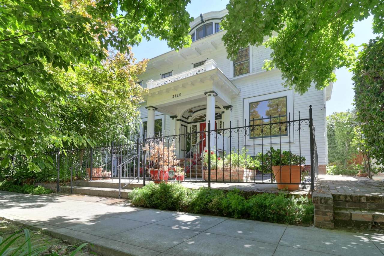 2120 G Street - Photo 1