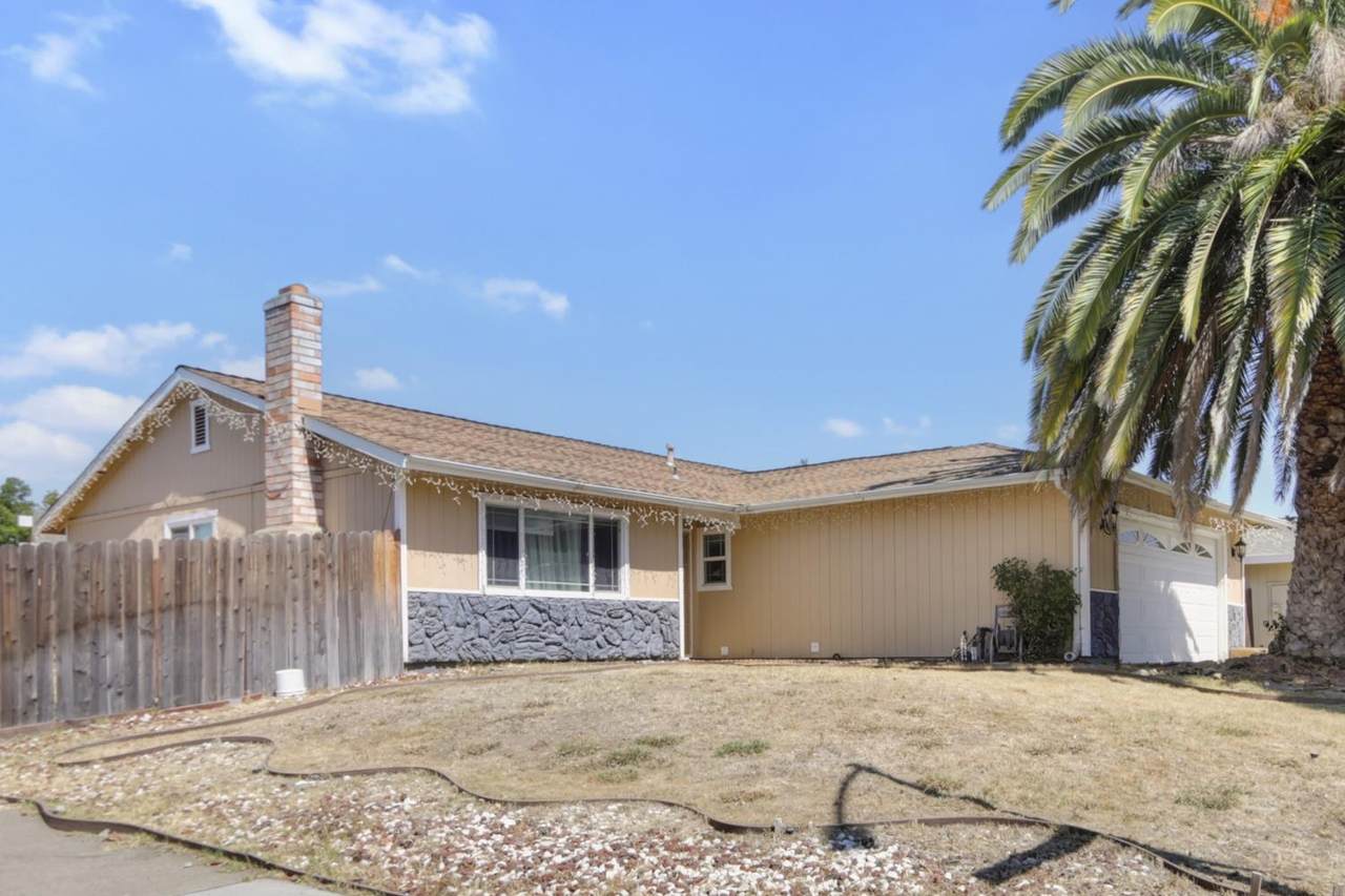 3301 Glenmoor Drive - Photo 1
