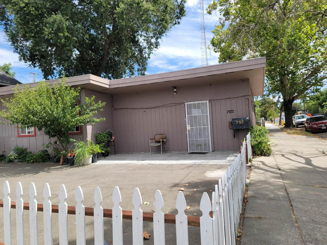 702 Oak Street - Photo 1