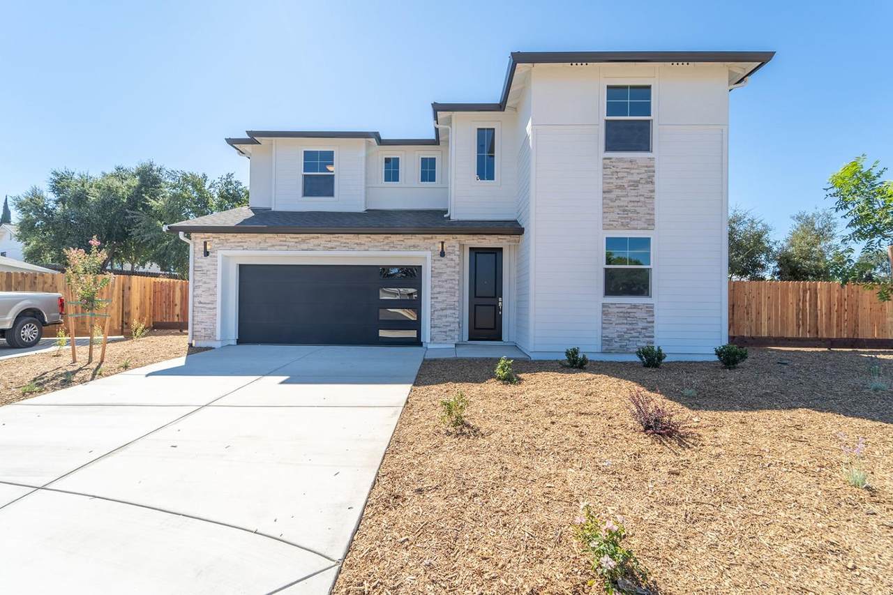 932 Tiffani Court - Photo 1