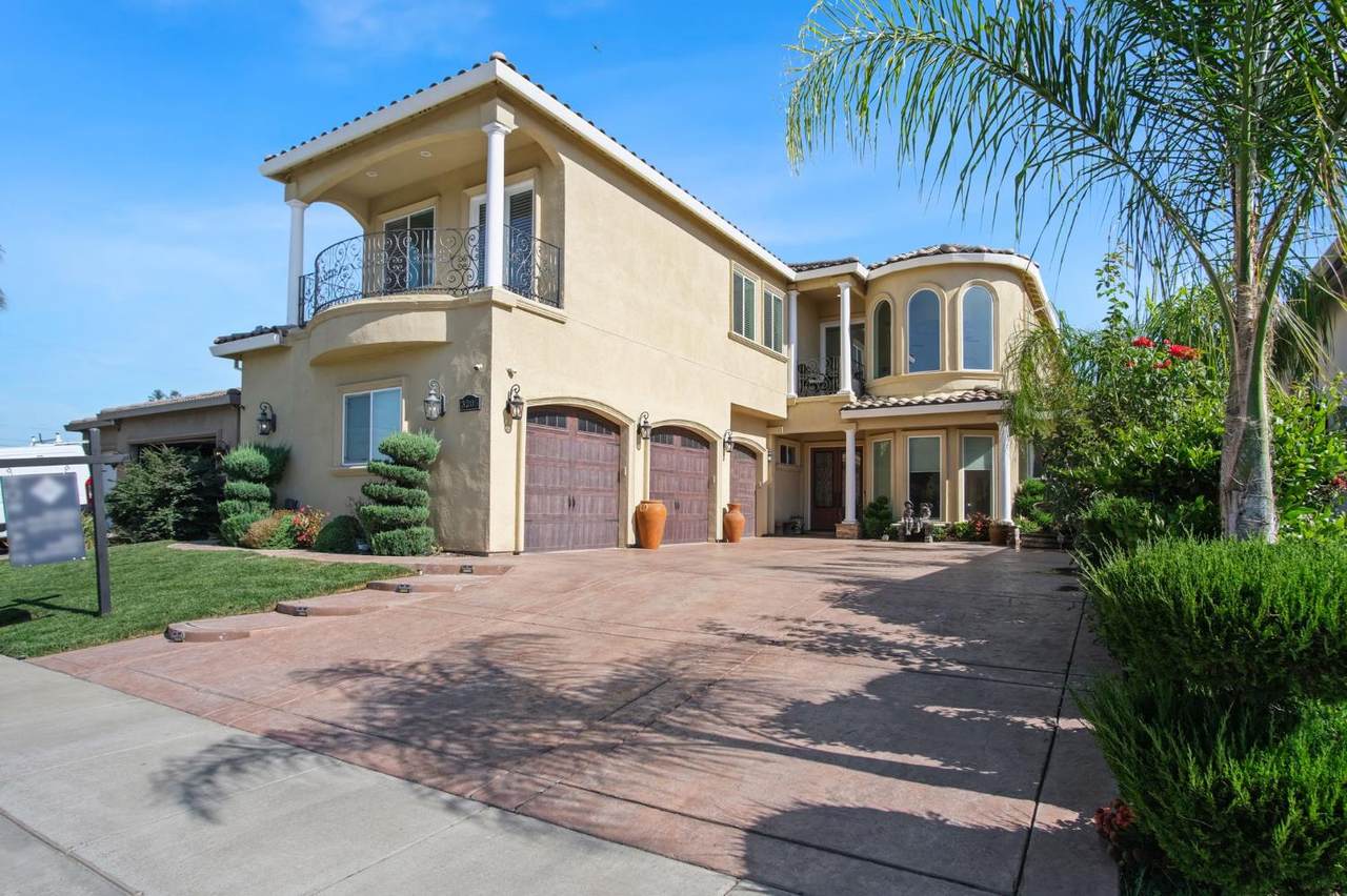 3205 Hillglen Avenue - Photo 1