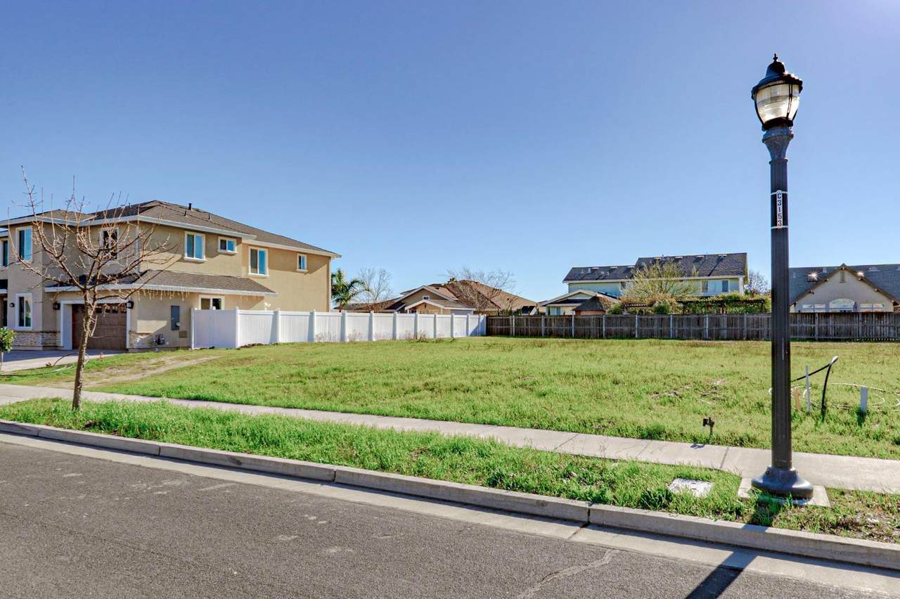 2610 Celebration Way - Photo 1