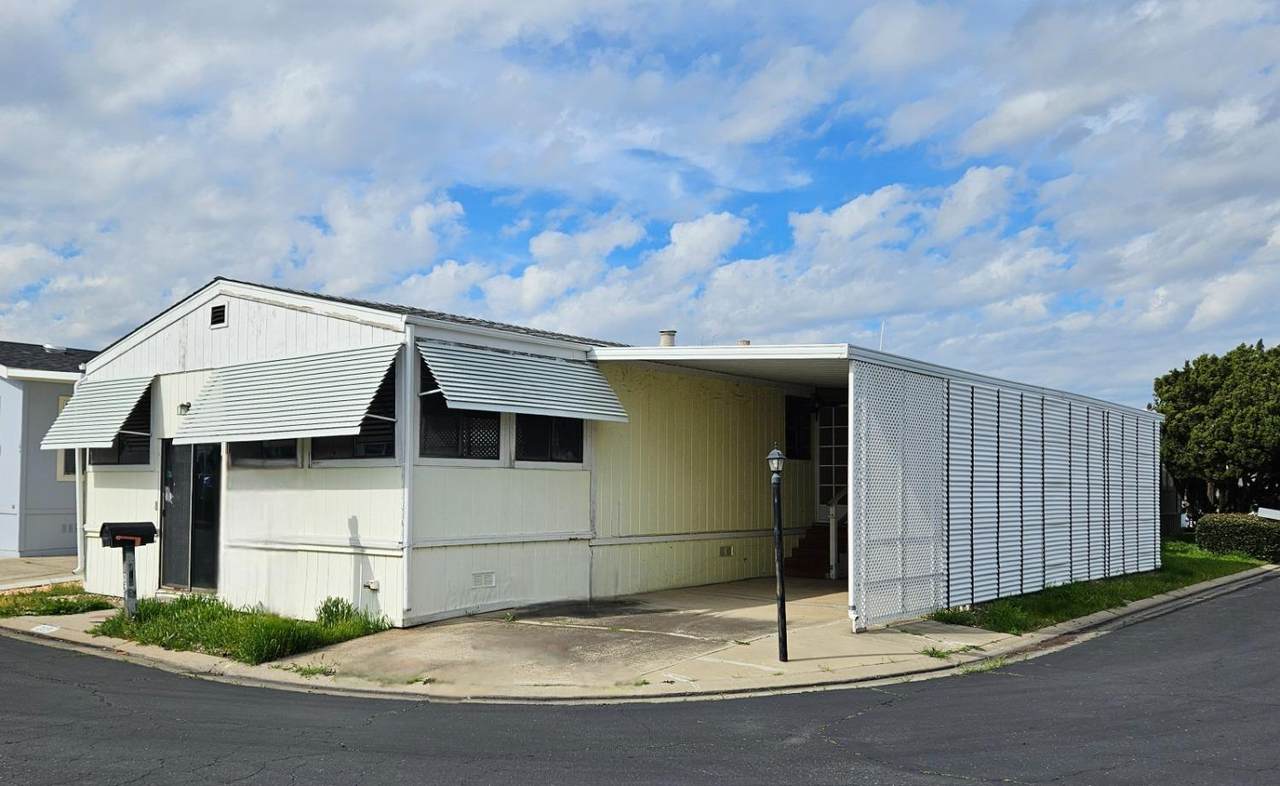 2240 Golden Oak Ln - Photo 1