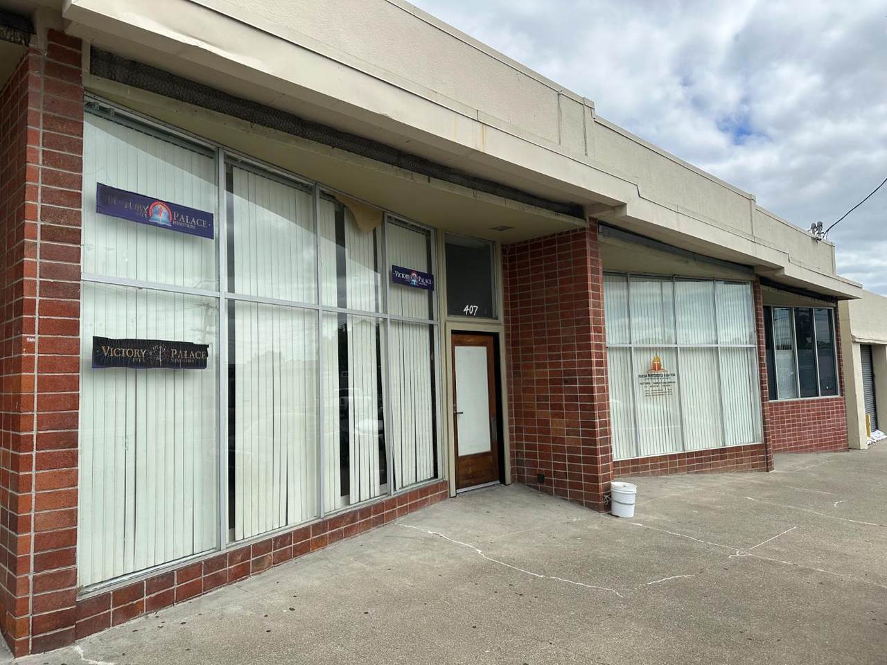 405 E 10th - Photo 1