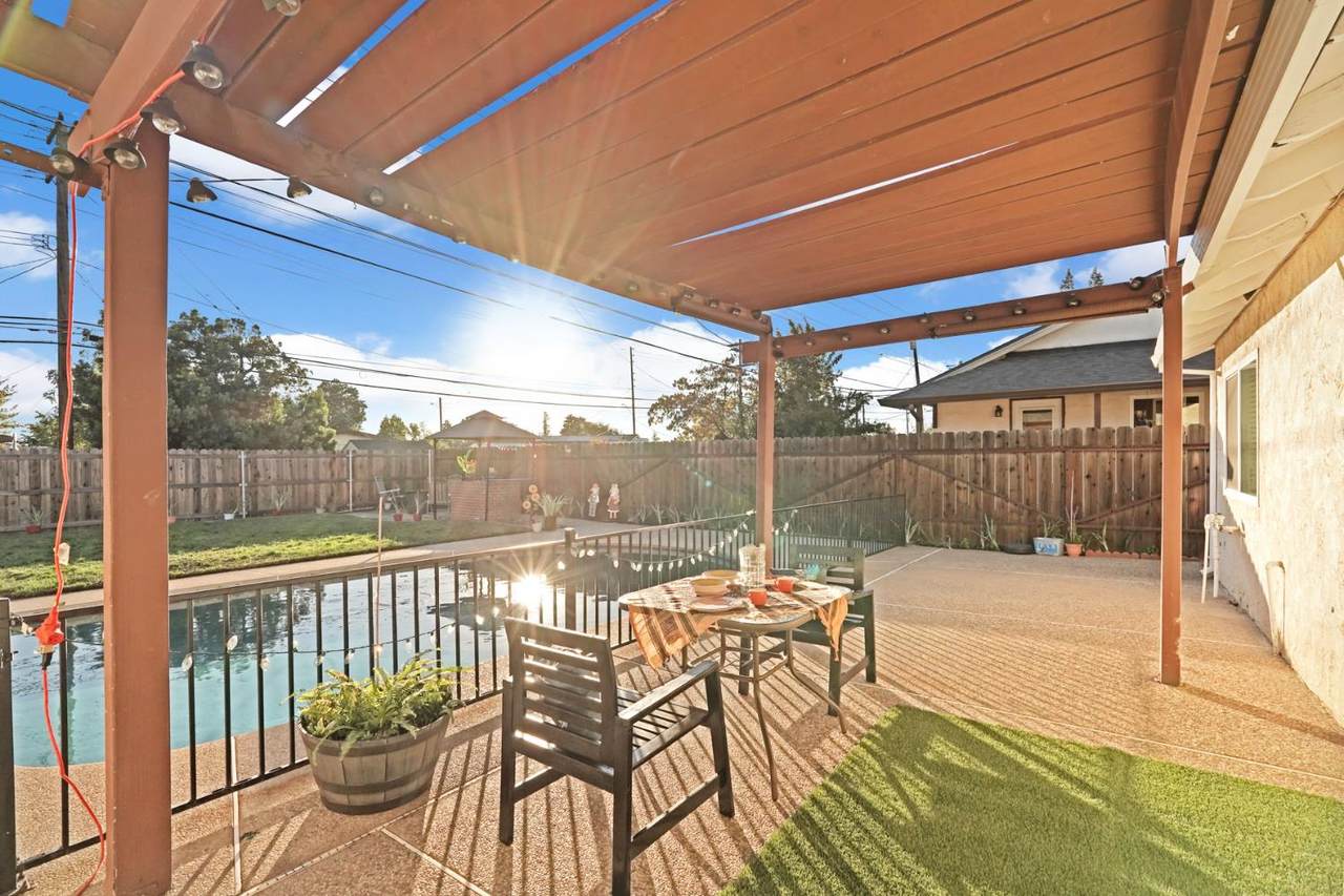 852 Daisy Avenue - Photo 1