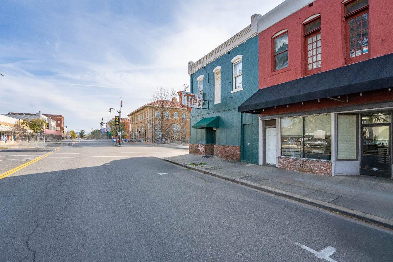 501 Walnut - Photo 1