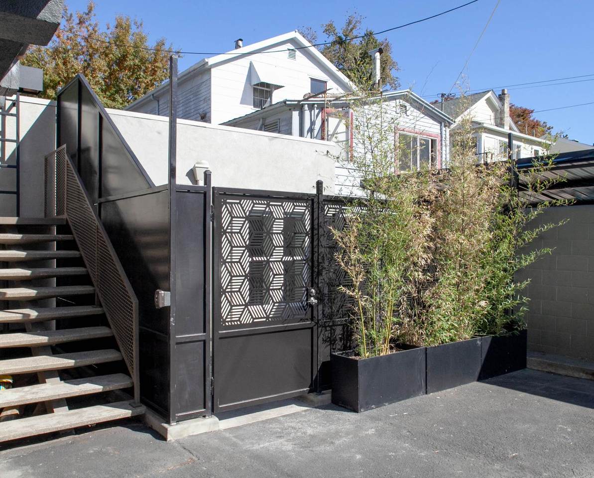 1213 Fat Alley - Photo 1