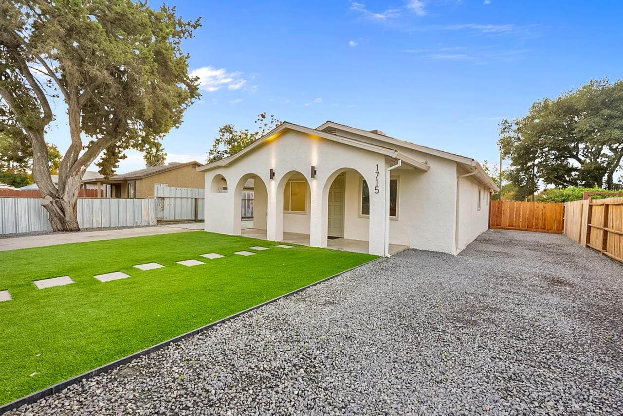 1715 Dallas Street - Photo 1