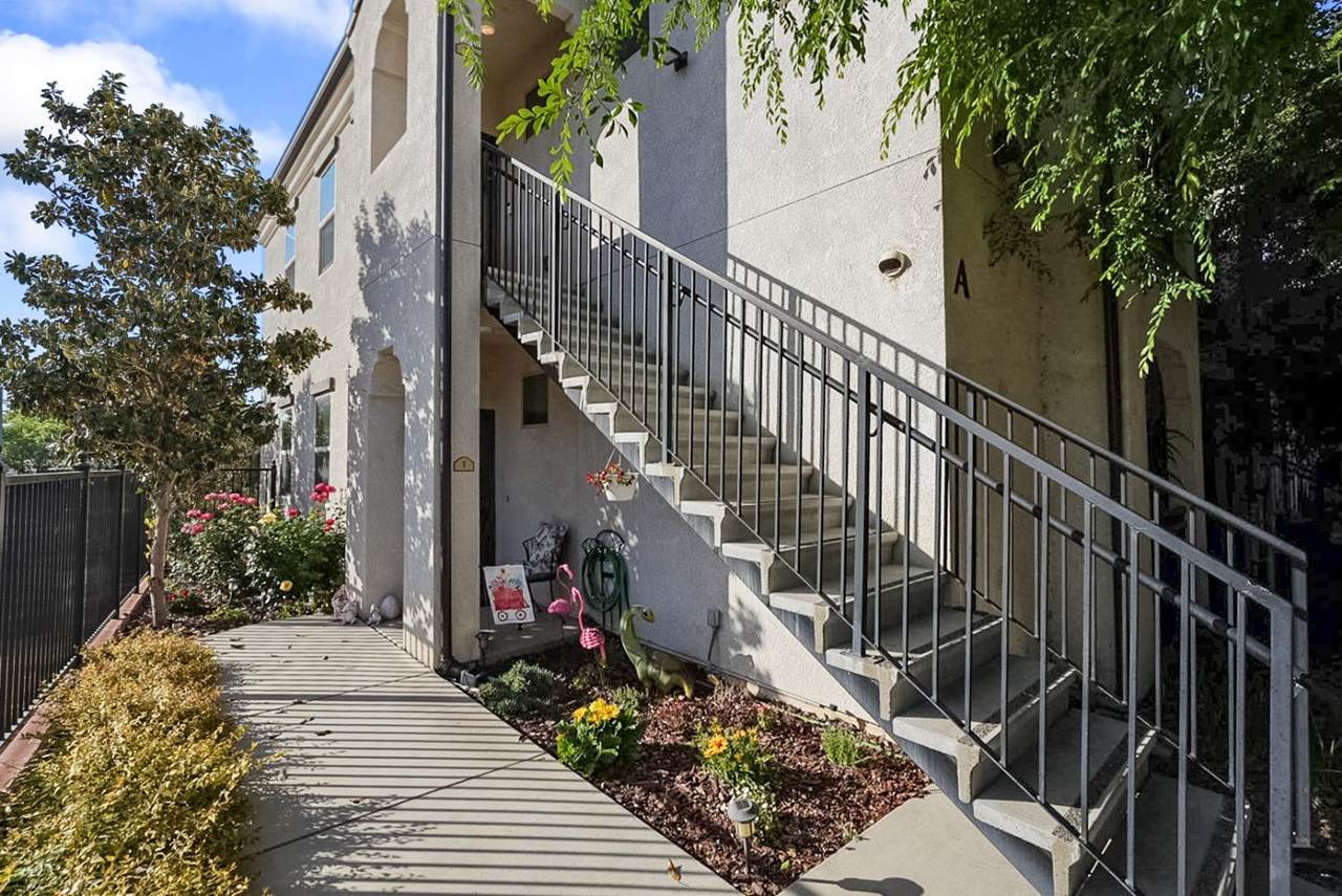 140 Ivy Avenue - Photo 1