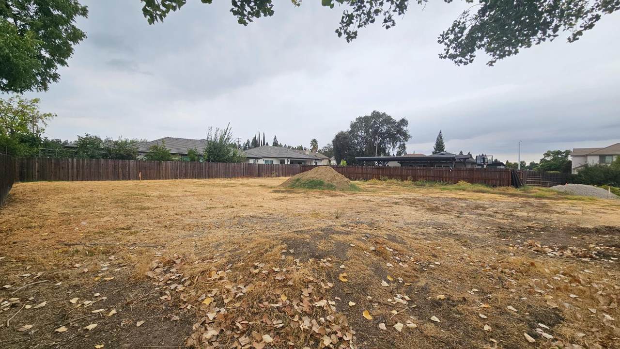 417 Hovey Ct - Photo 1