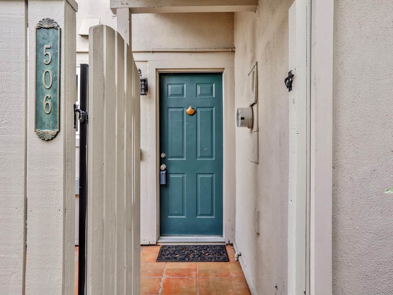 506 Roundtree Court - Photo 1