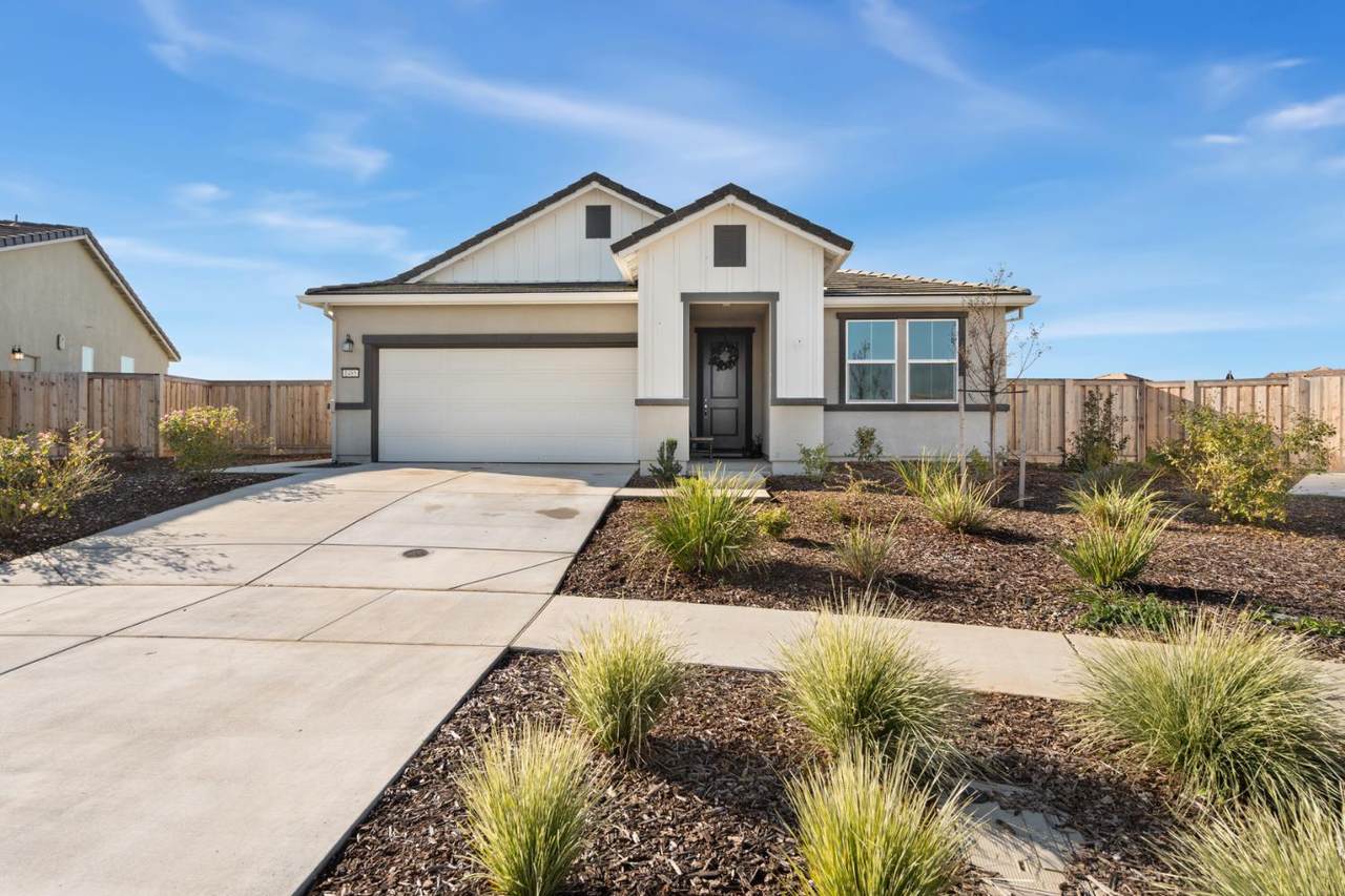 1485 Stepney Way - Photo 1