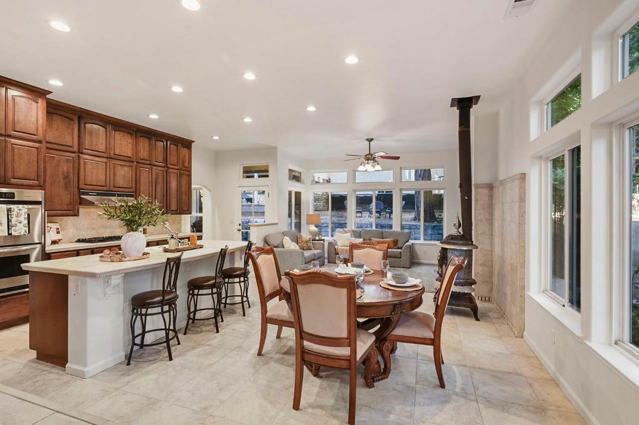 2802 Pine Drive - Photo 1