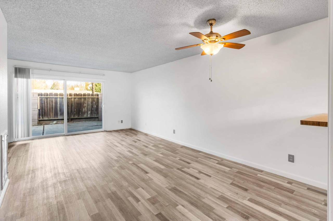 805 Tully Rd - Photo 1