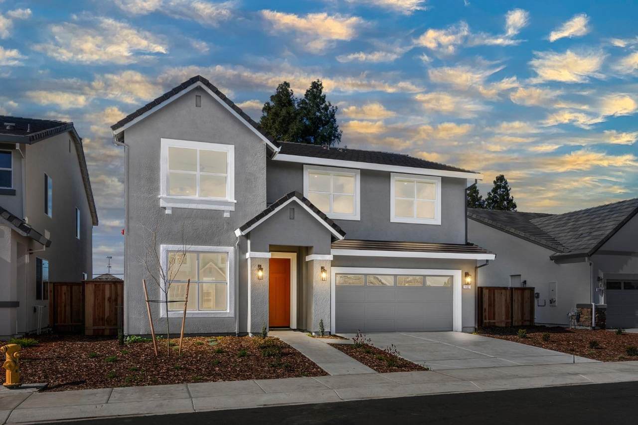 1132 Billie Keith Way - Photo 1