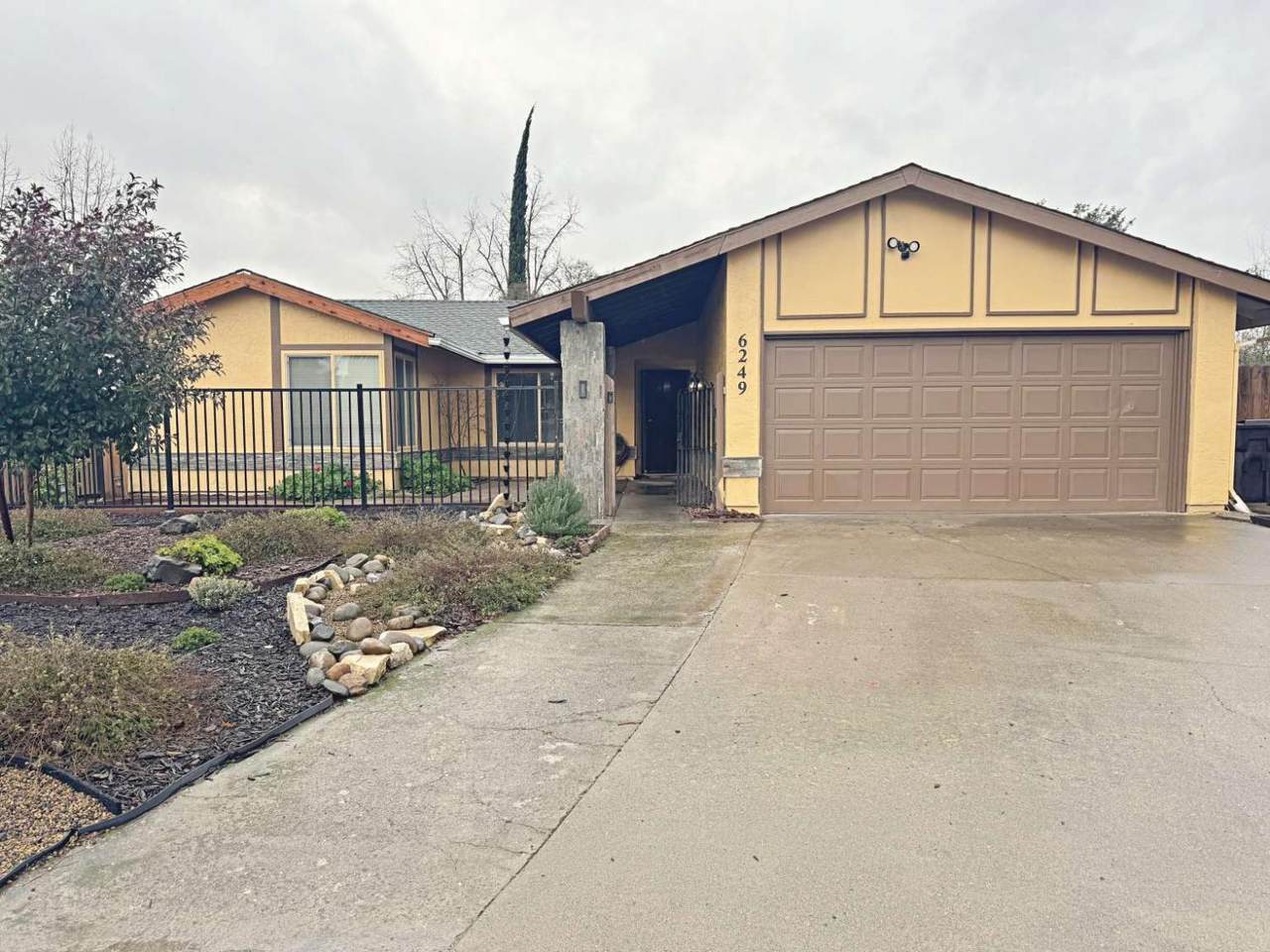 6249 Sunmist Way - Photo 1