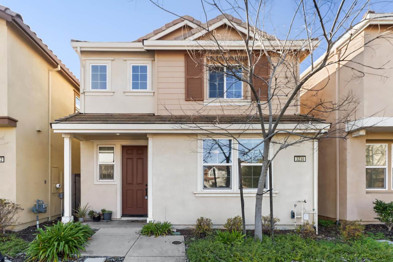 3230 Chelmer Way - Photo 1