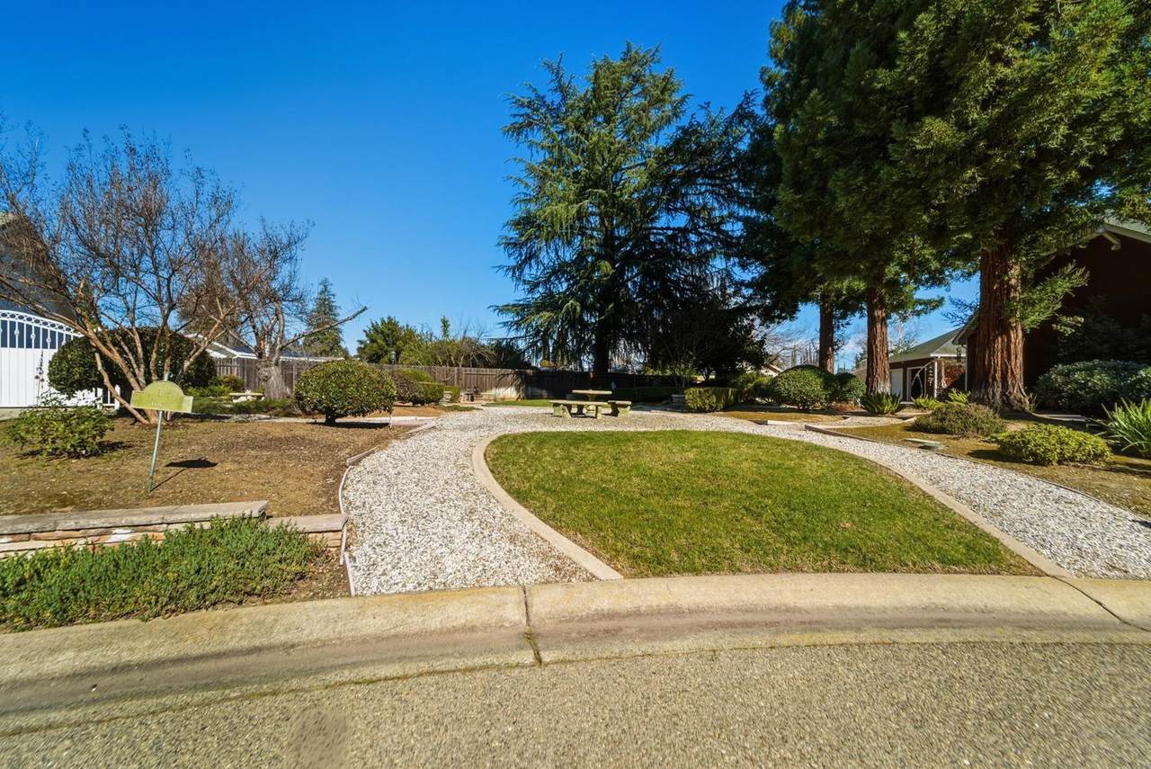 840 Teal Court - Photo 1