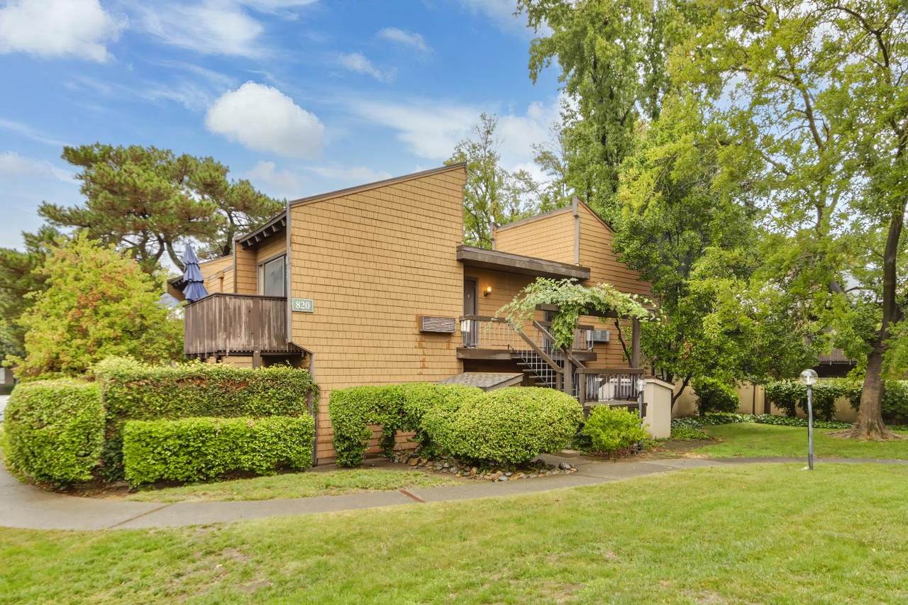 820 Woodside Lane - Photo 1