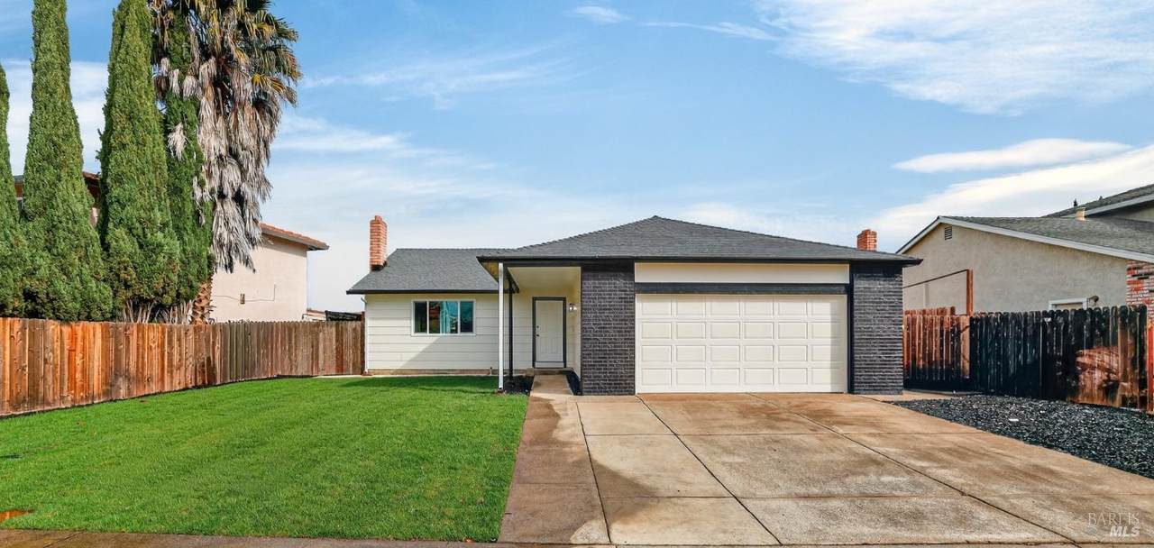 904 Labrador Way - Photo 1