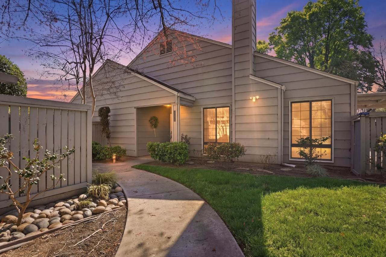 2768 Sherwood Avenue - Photo 1