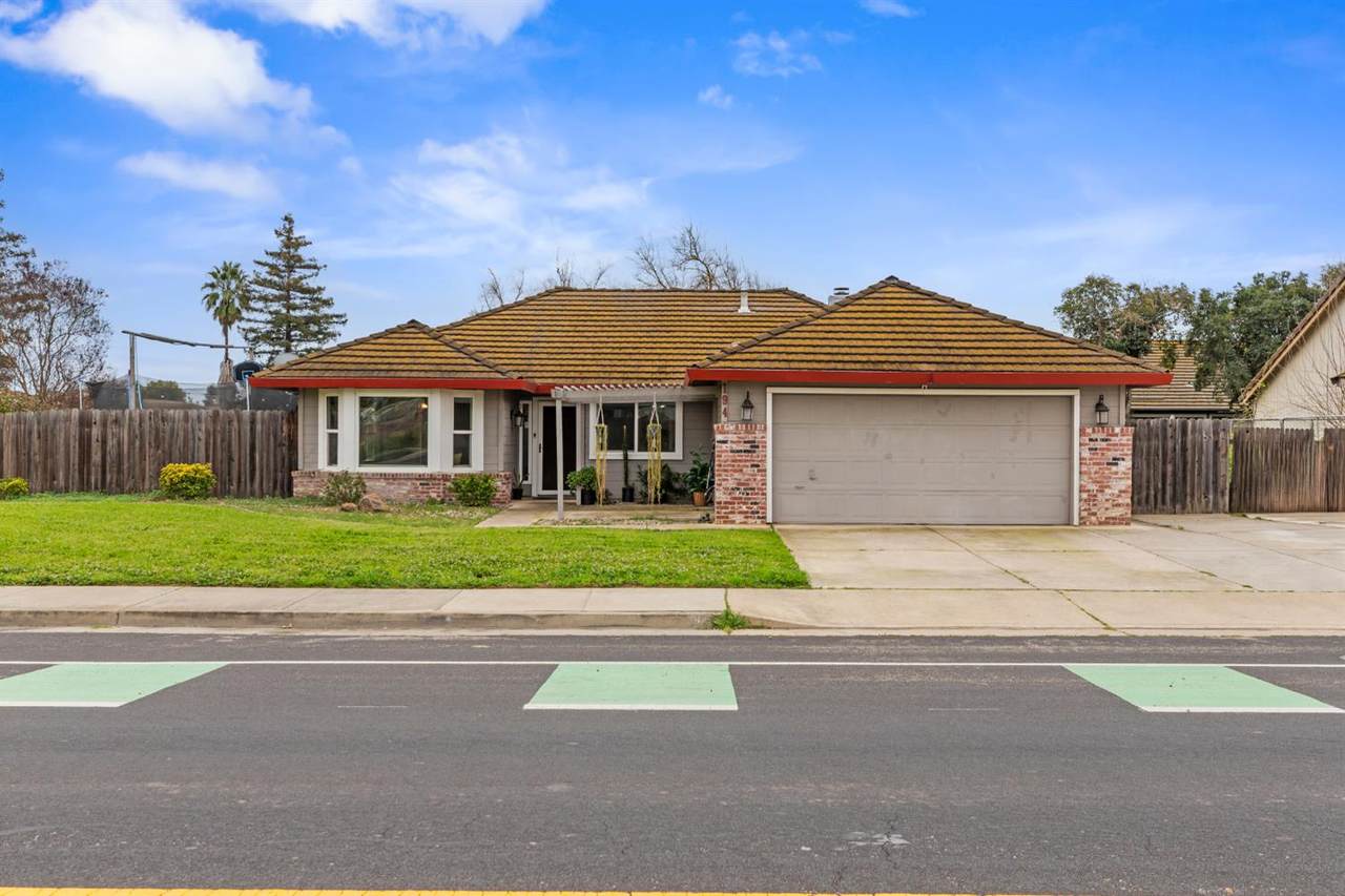 194 Elm Avenue - Photo 1