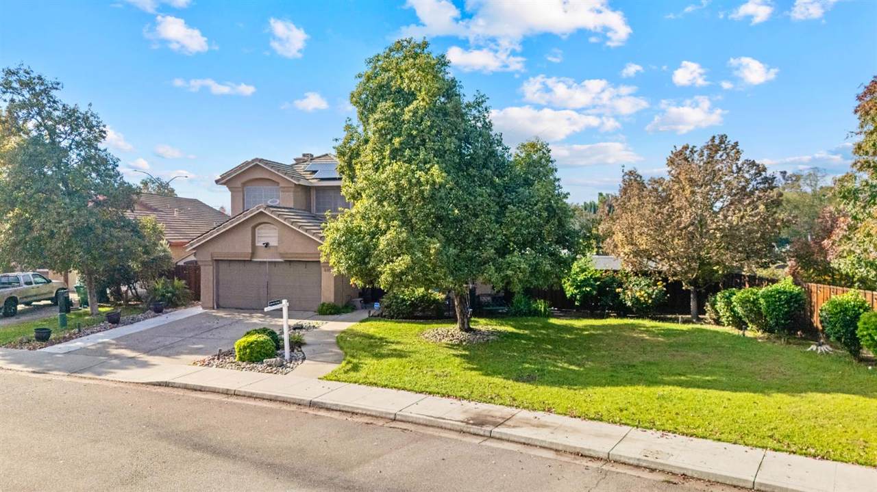 605 Natalie Lane - Photo 1