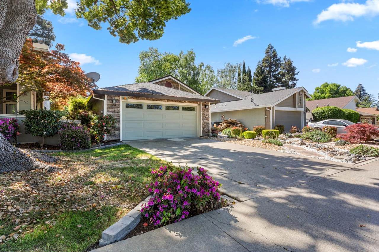 482 De Mar Drive - Photo 1